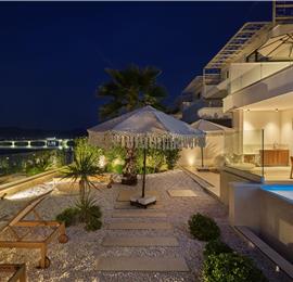 Selection of 5 bedroom seafront villas with pool on Ciovo near Trogir, sleeps 10